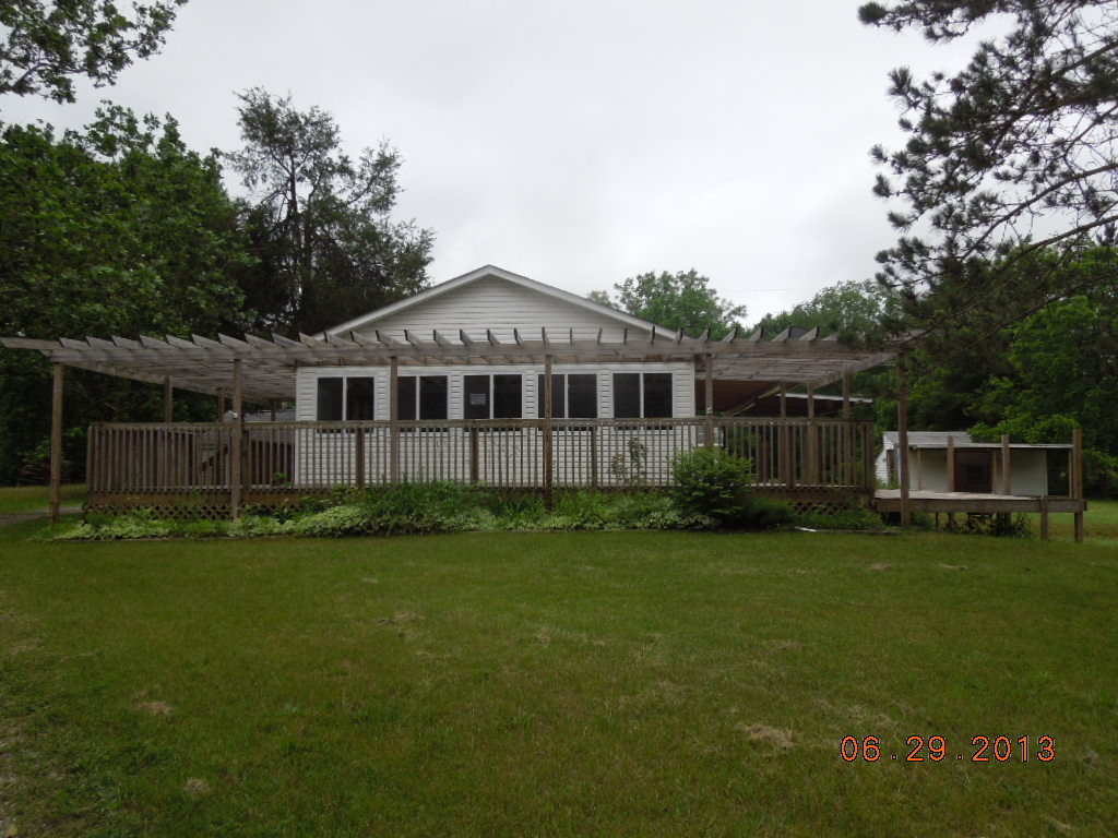 1010 Francis Rd, Howell, MI 48843 