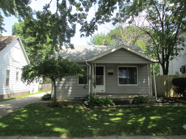 24690 Saxony Ave, Eastpointe, MI 48021 