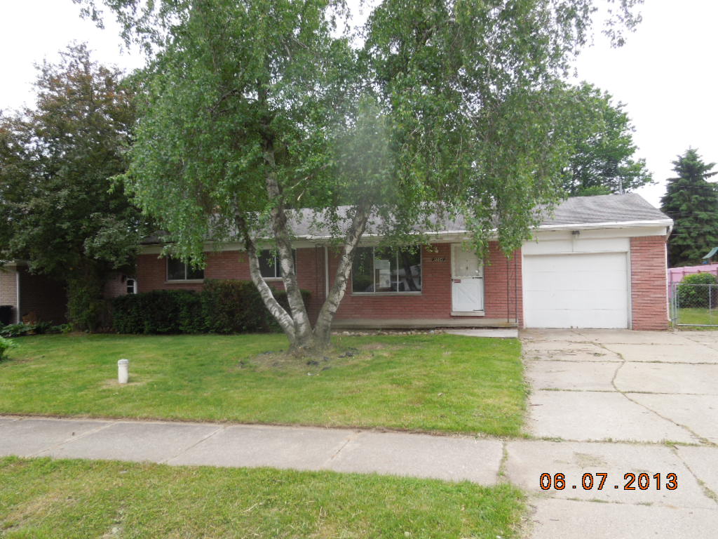 8058 Granada Ave, Brighton, MI 48114 