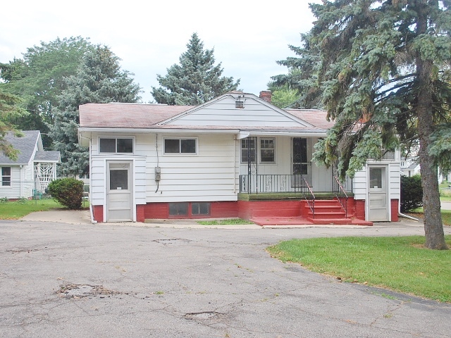 1442 Natalie Dr, Burton, MI 48529 