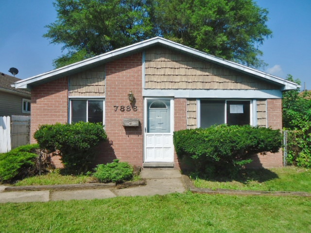 7886 Pine St, Taylor, MI 48180 