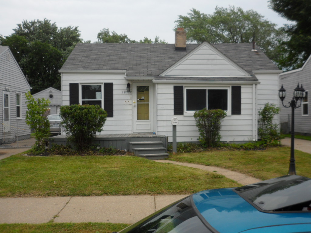 28086 Waverly St, Roseville, MI 48066 