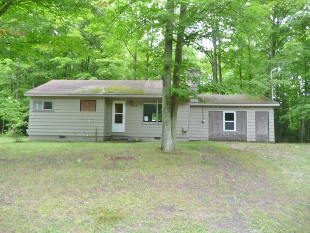 3916 Dees Rd, Houghton Lake, MI 48629 