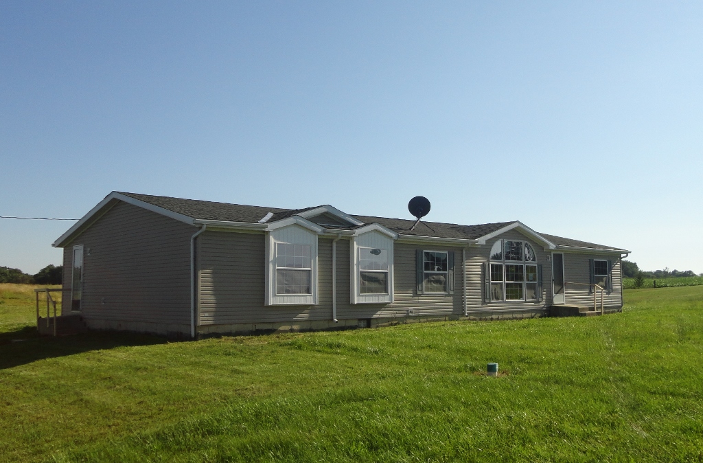 8292 Lake Rd, Berrien Center, MI 49102 