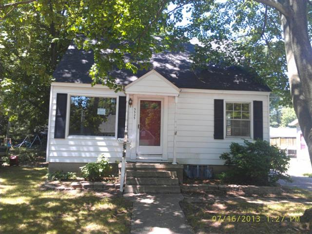 3525 Hiawatha Dr, Muskegon, MI 49441 