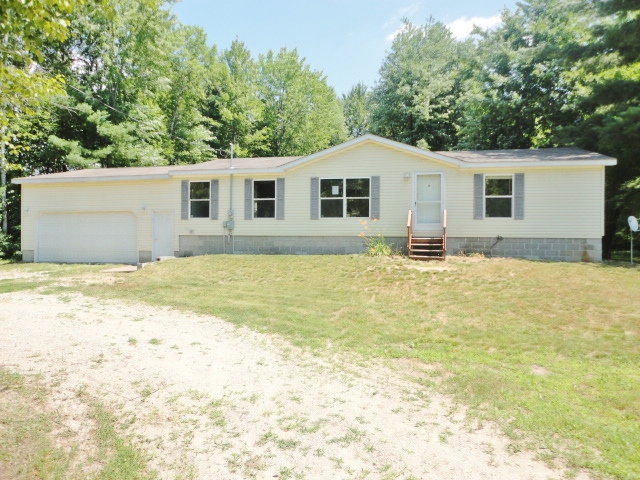 1255 S East County Line Rd, Shepherd, MI 48883 