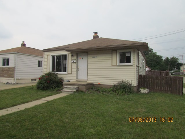 24307 Rosalind Ave, Eastpointe, MI 48021 