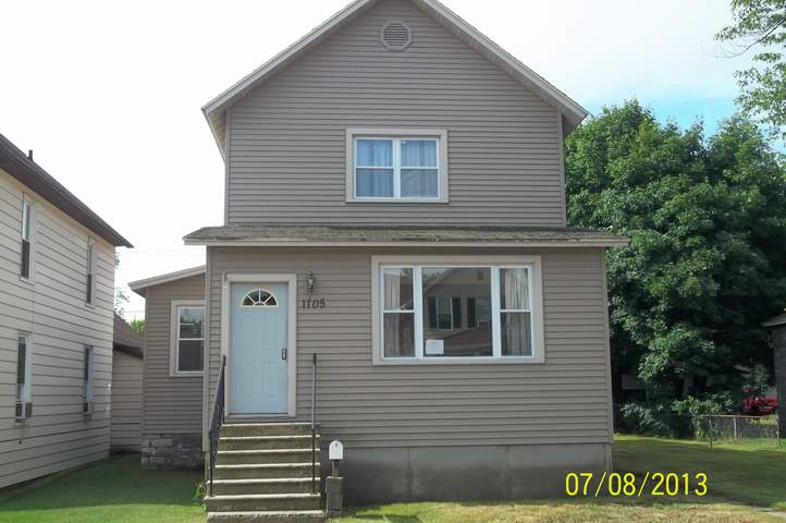 1105 15th Ave, Menominee, MI 49858 