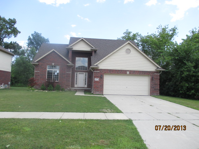33778 Aurora Drive, Clinton Township, MI 48035 
