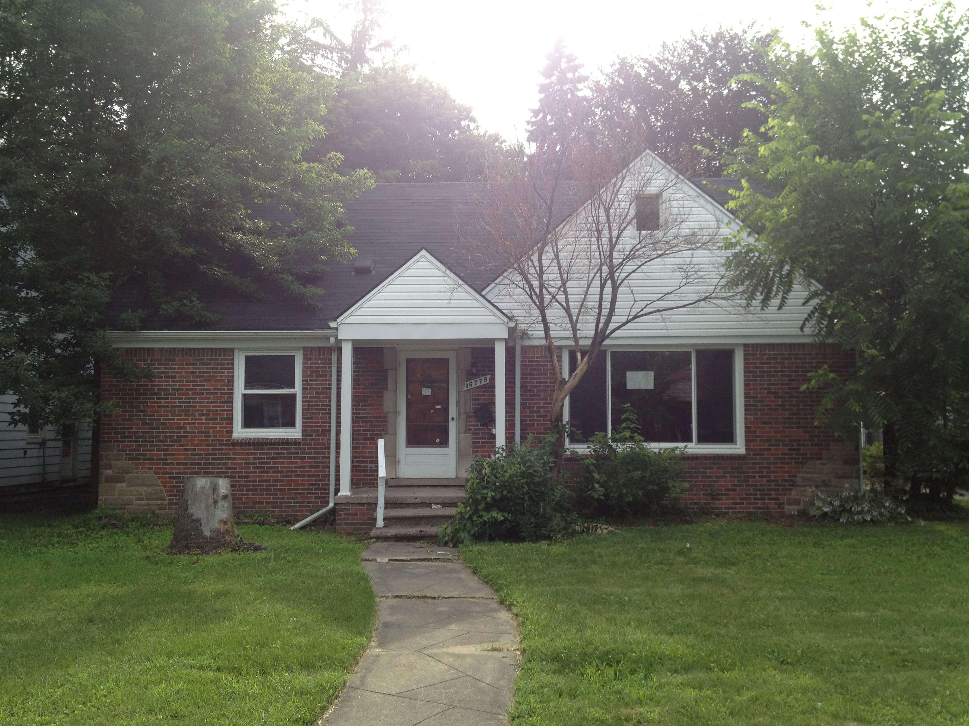16779 Centralia, Redford, MI 48240 