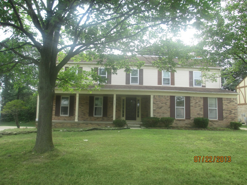 5725 Greenbriar Dr, West Bloomfield, MI 48322 