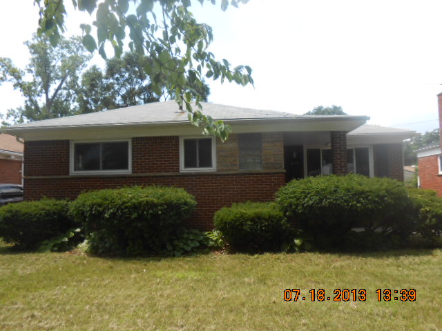 21711 Kenosha, Oak Park, MI 48237 