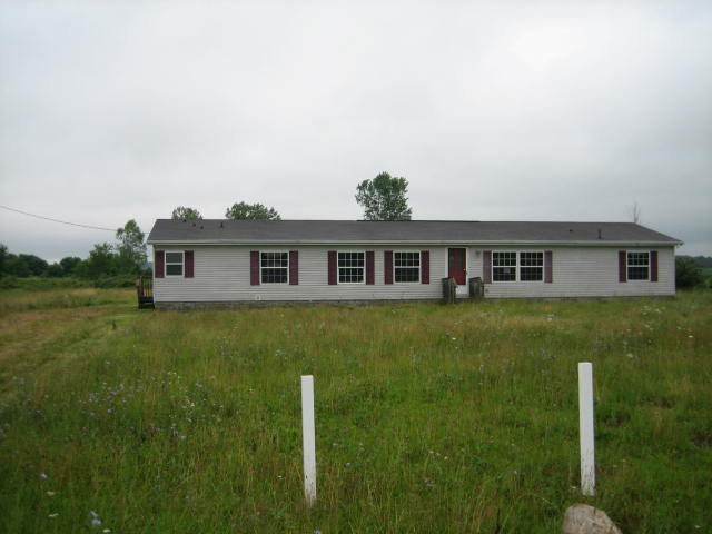 8867 Parker Rd, Yale, MI 48097 