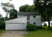 565 Laguna Ct, Wolverine Lake, MI 48390 