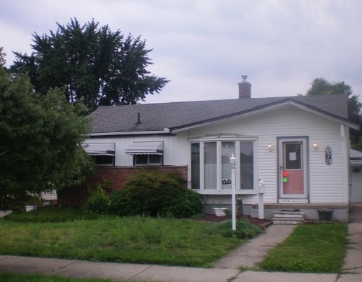 879 Douglas St, Garden City, MI 48135 