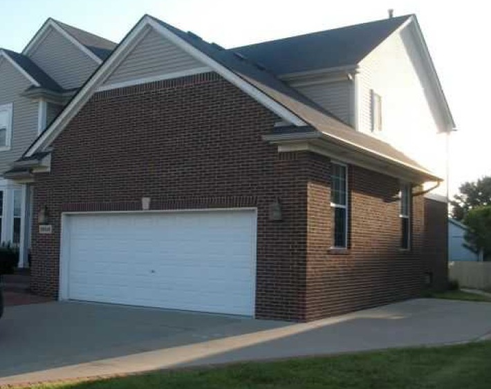 39348 Canterbury Dr, Harrison Twp, MI 48045 