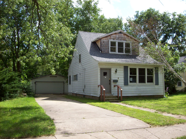 2134 Royce Ave, Kalamazoo, MI 49001 
