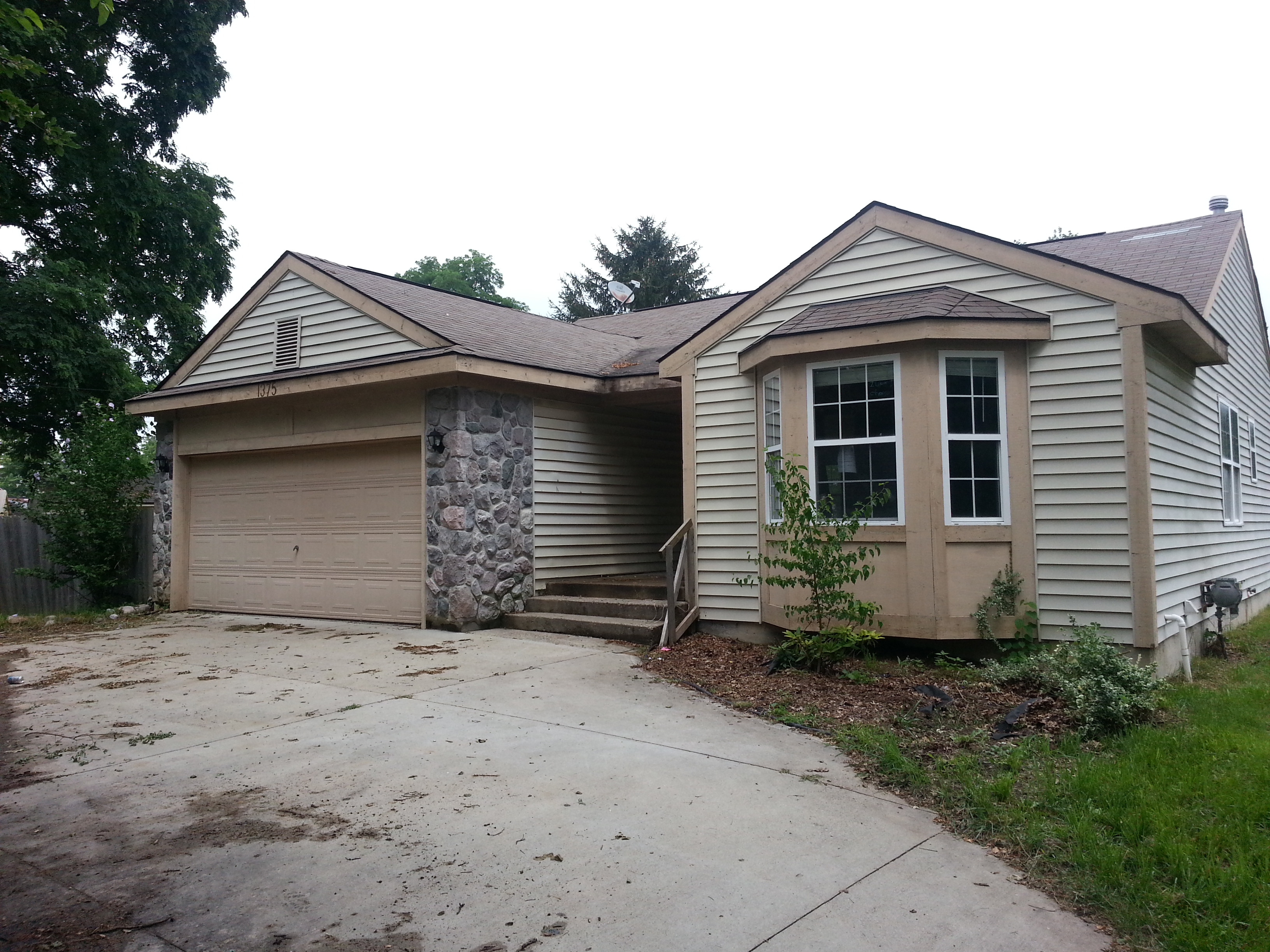 1375 Caprice Street, White Lake, MI 48386 