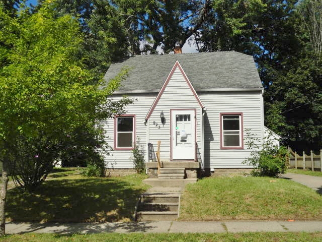 923 Cawood St, Lansing, MI 48915 