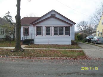 2033 Rowe Ave NE, Grand Rapids, MI 49505 