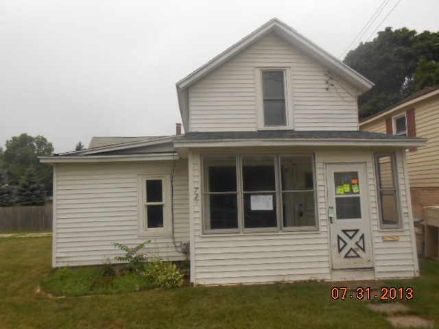 721 Pearl St, Belding, MI 48809 