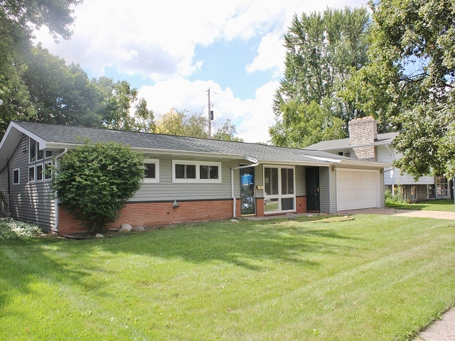 1813 Rockcreek Ln, Flint, MI 48507 