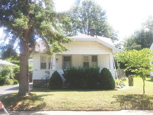 2555 Bagley St, Flint, MI 48504 