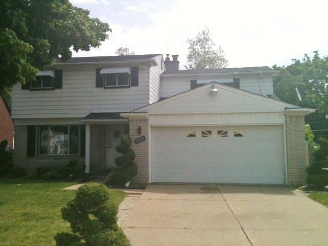 10133 W Outer Dr, Detroit, MI 48223 