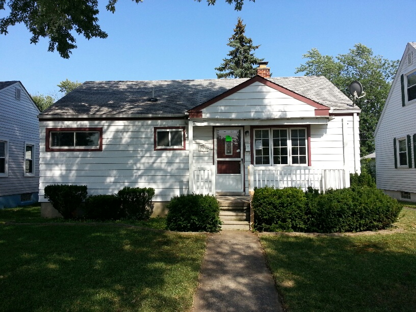 17715 Matthews St, Riverview, MI 48193 