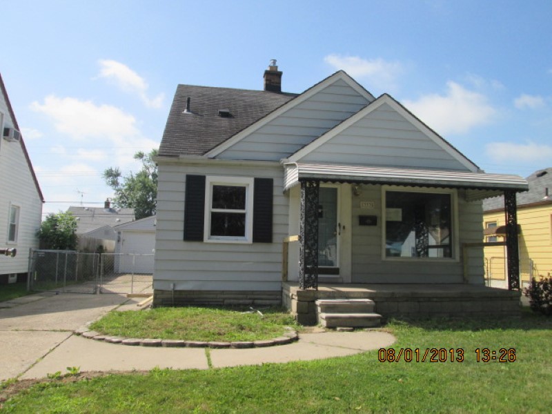 13335 Pullman St, Southgate, MI 48195 