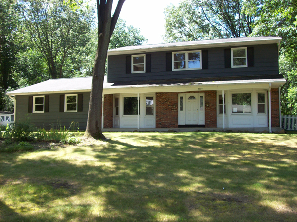8030 Oak Hill Dr, Kalamazoo, MI 49009 