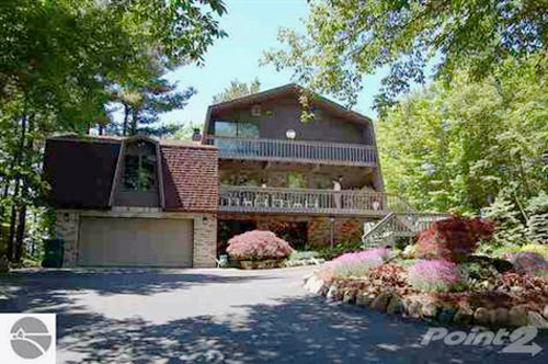 2200 Birchview Drive, Kewadin, MI 49648 