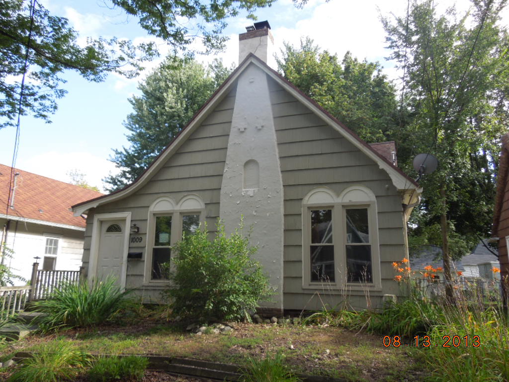 1009 Smith Avenue, Lansing, MI 48910 