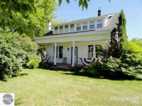 1142 E Co Line Road, Kingsley, MI 49649 