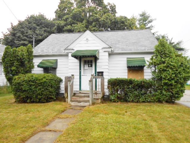 2107 Lyons Ave, Lansing, MI 48910 