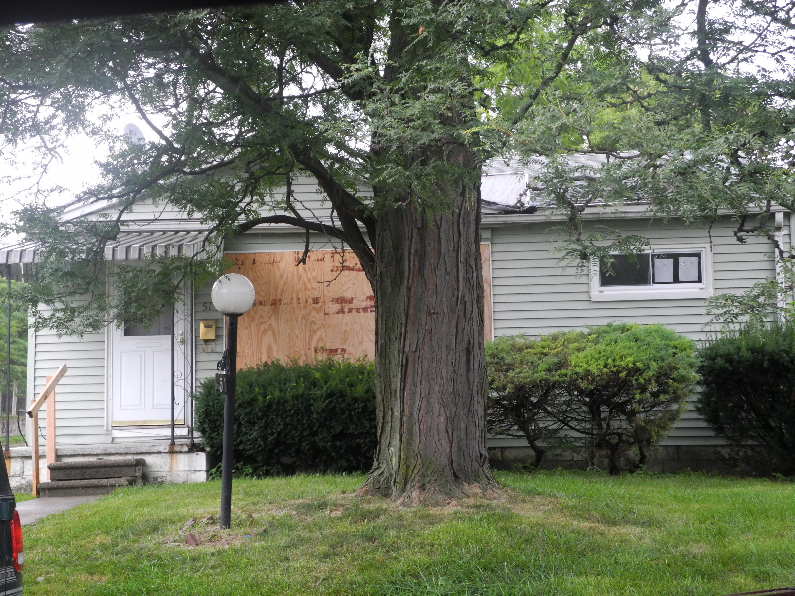 51 S Ardmore, Pontiac, MI 48342 