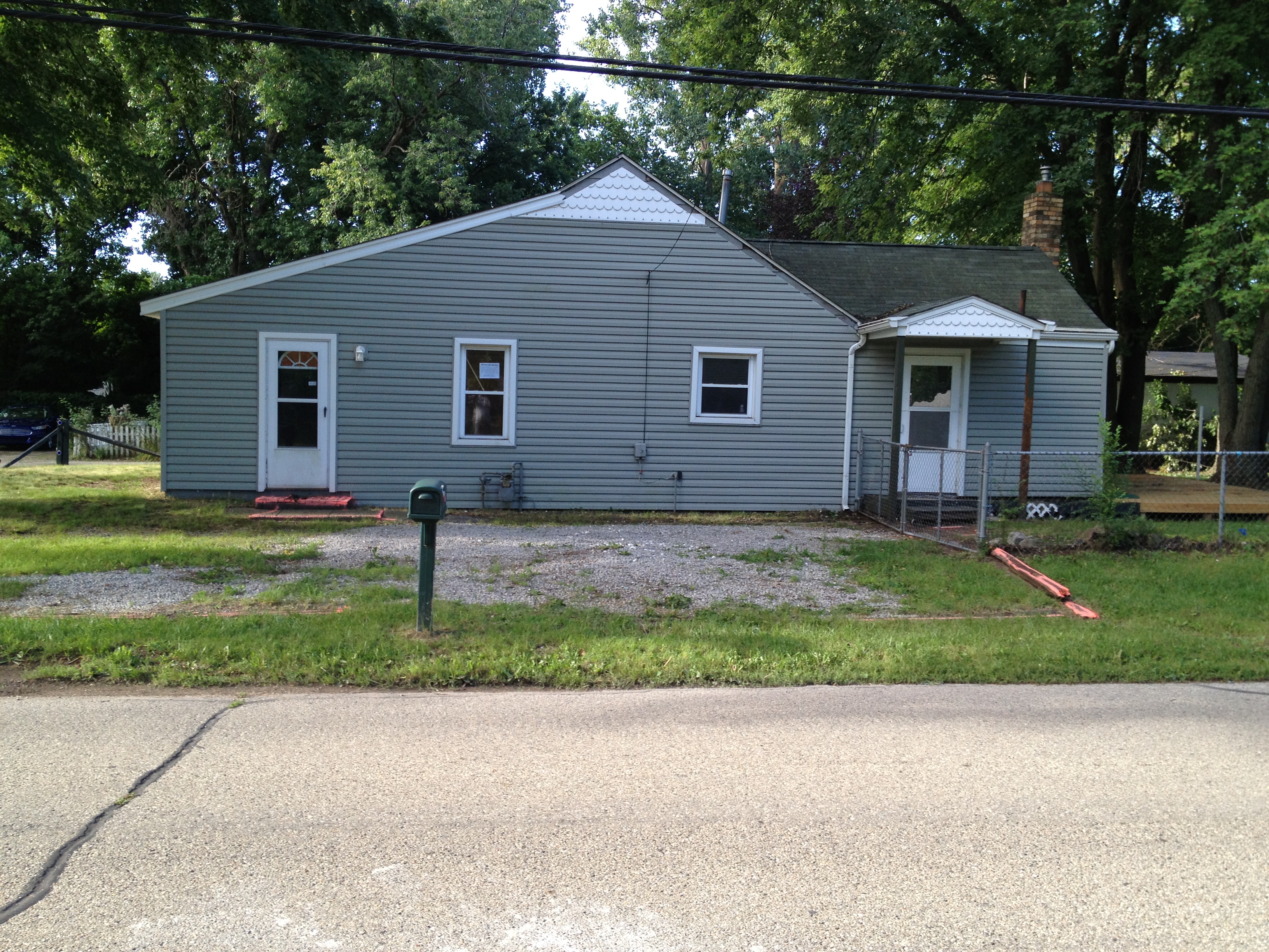 10402 Miriam, Romulus, MI 48174 