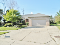 39980 East River Ct, Clinton Township, MI 48038 