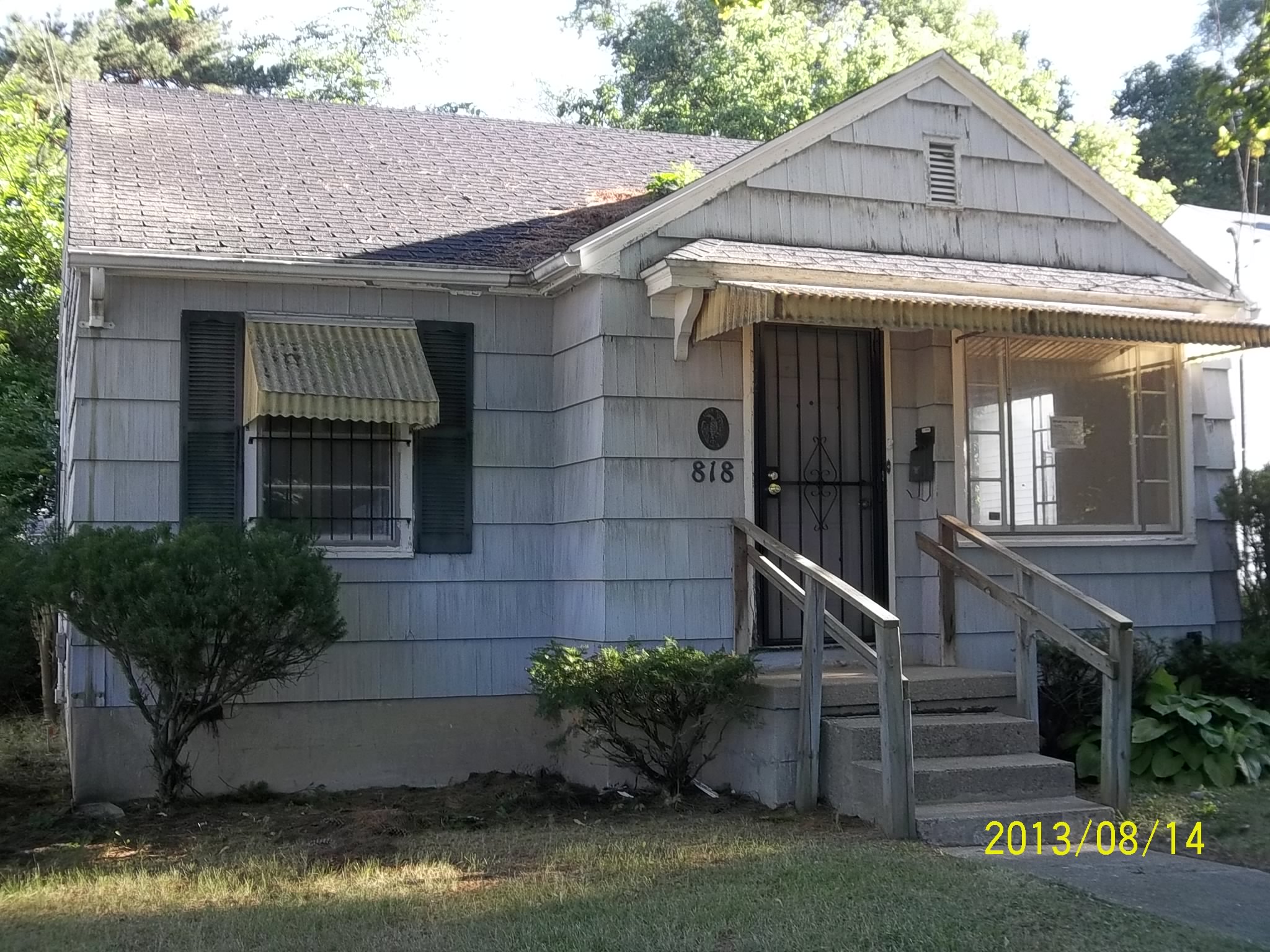 818 W Jackson Ave, Flint, MI 48504 