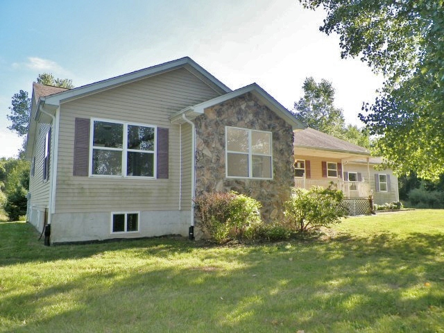 335 W Castle Rd, Fostoria, MI 48435 