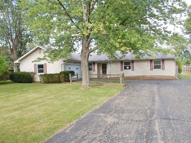 2446 Howe Rd, Burton, MI 48519 