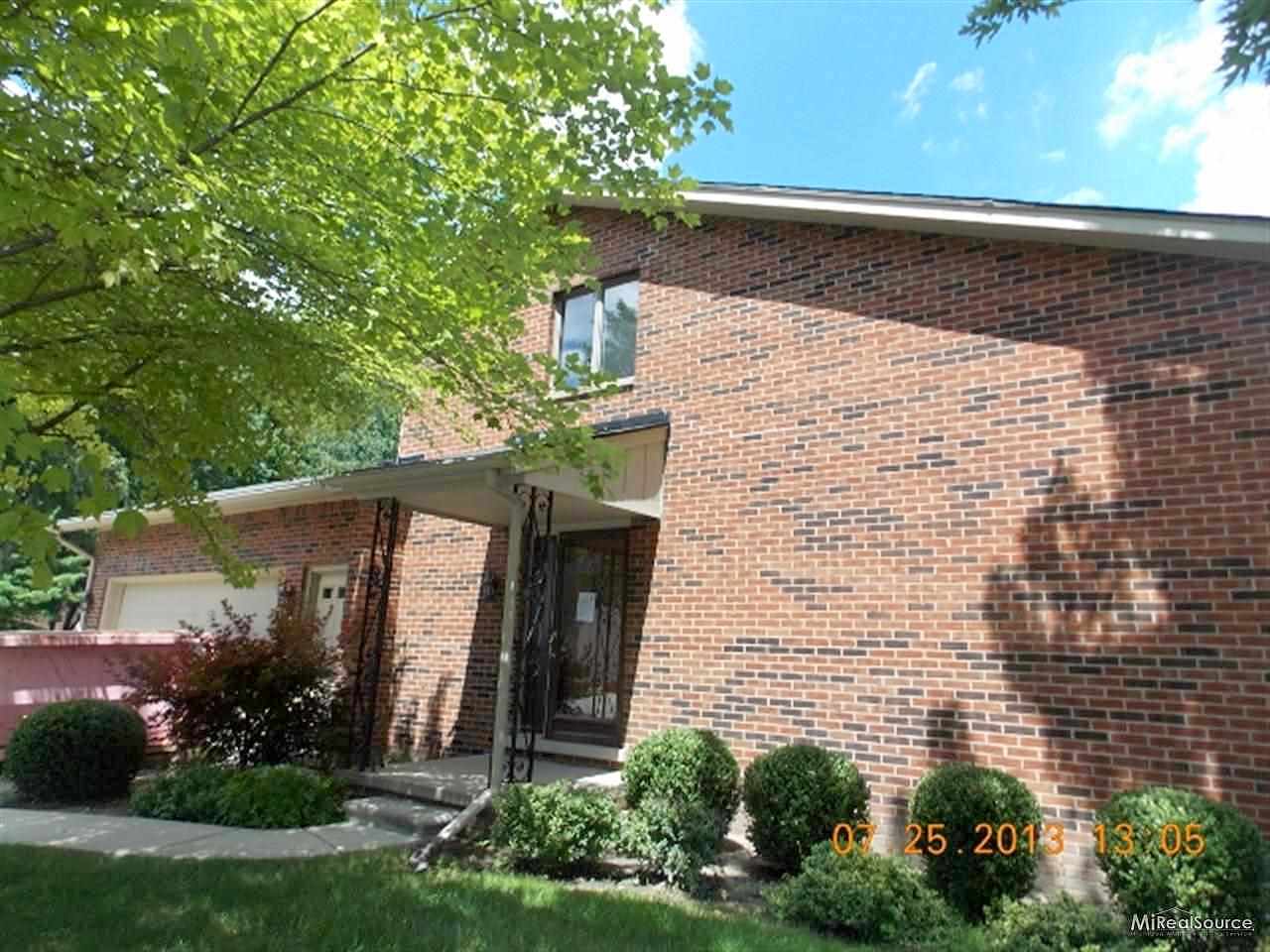 Elizabeth, Clinton Township, MI 48038 