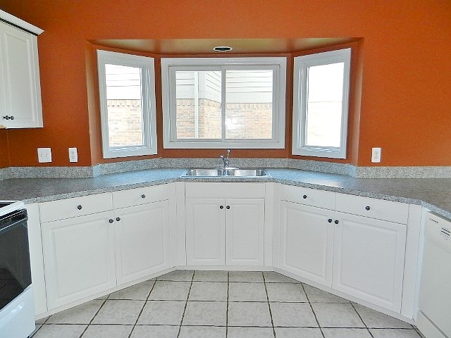 Harvest Spring Ln, Macomb, MI 48042 