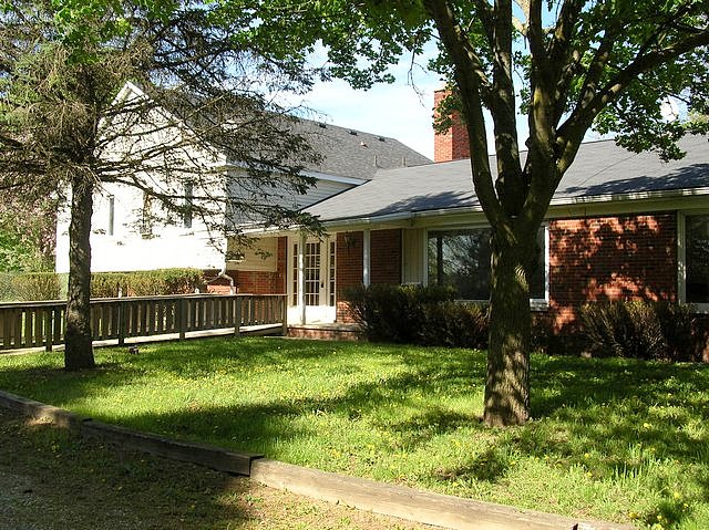 Lone Pine Trl, Lapeer, MI 48446 