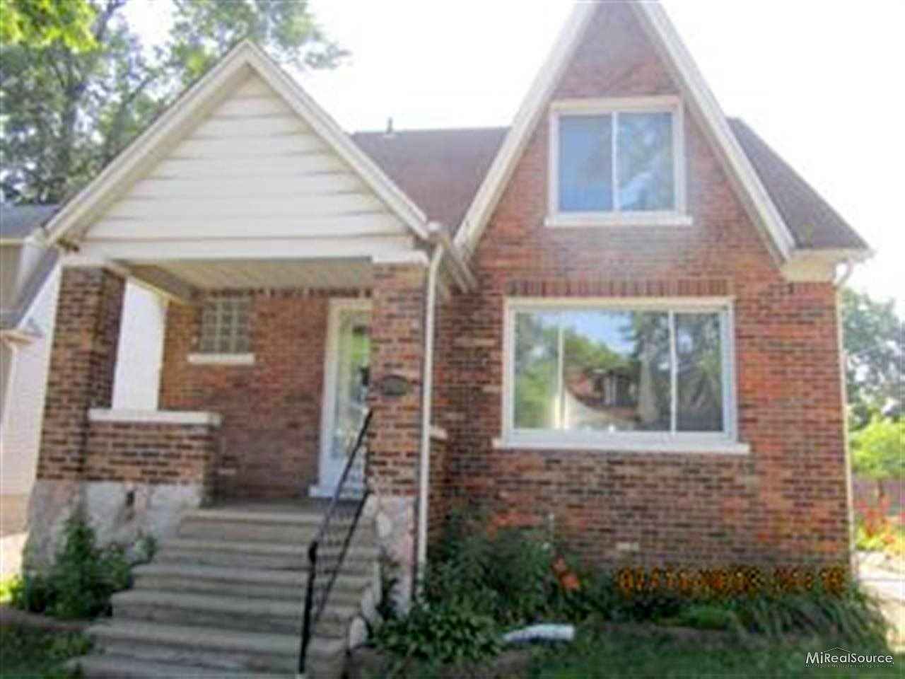 Linwood, Eastpointe, MI 48021 