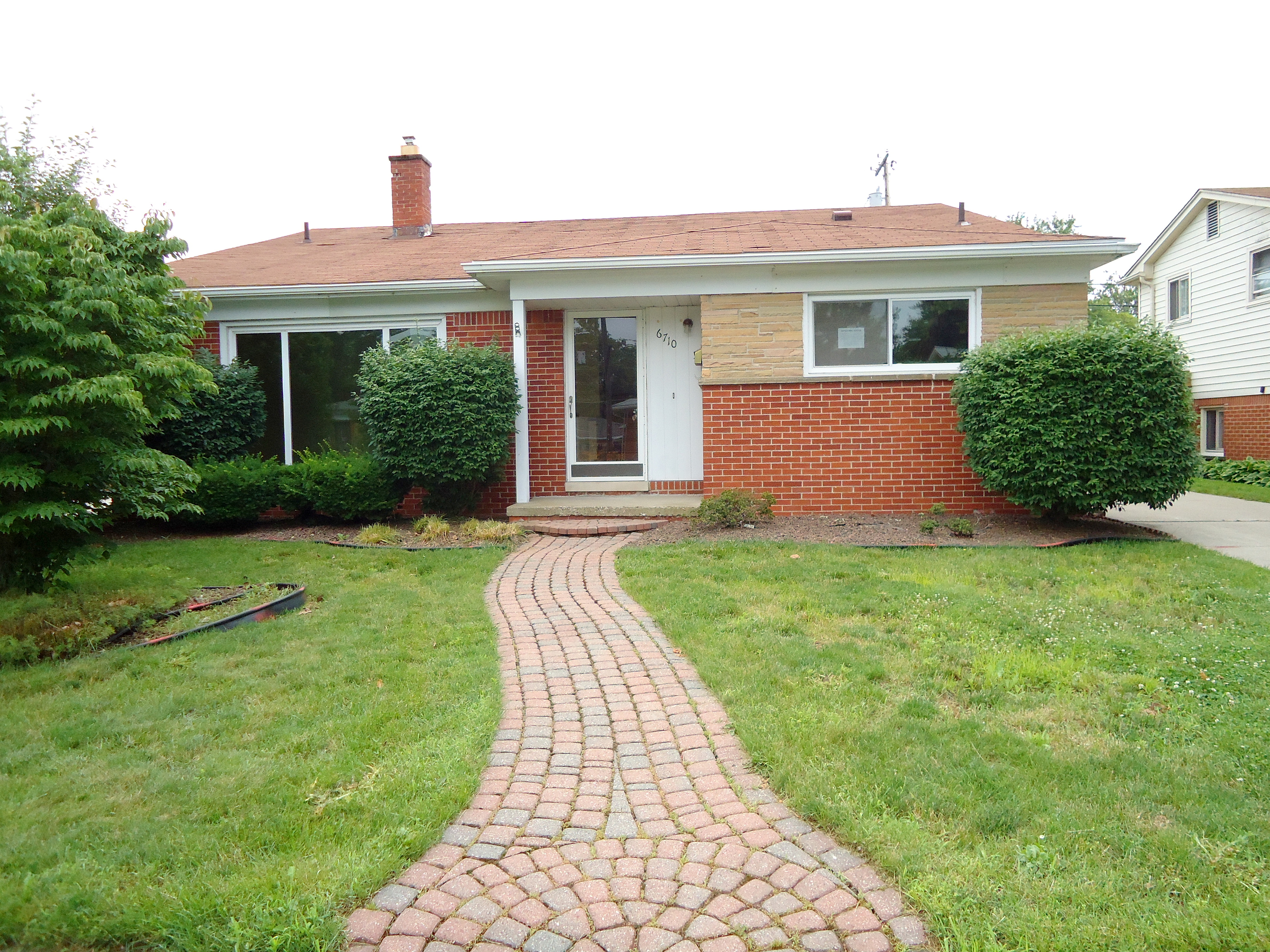 Rosemary St, Dearborn Heights, MI 48127 