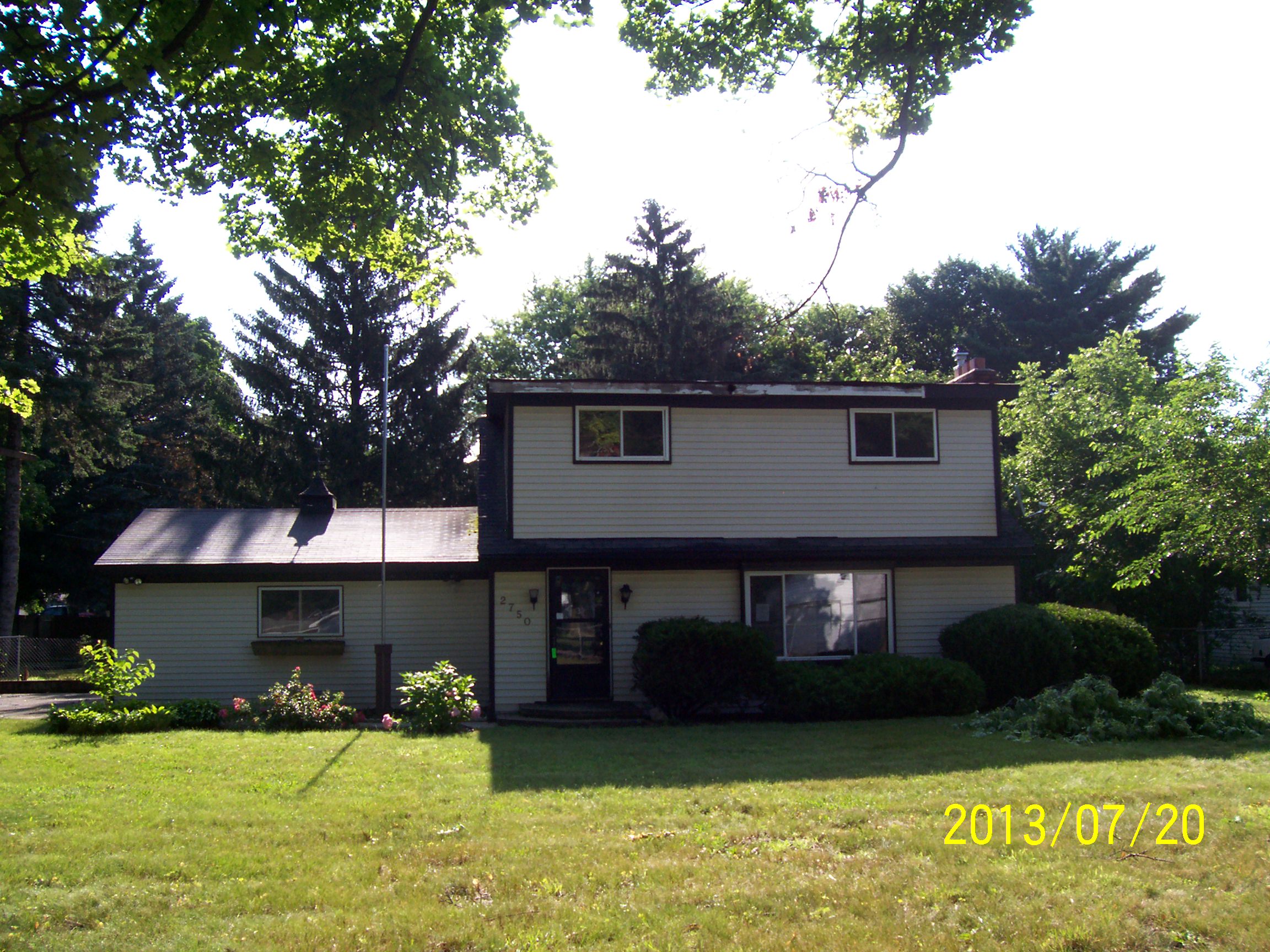 2750 Lansdowne Rd, Waterford, MI 48329 