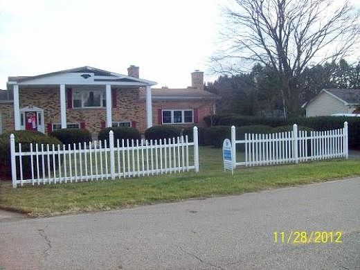 Holiday, Niles, MI 49120 