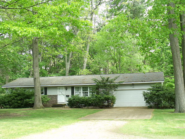 Robinhood, Muskegon, MI 49445 