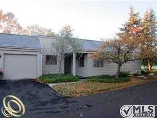 Golf Lakes Drive, Bay City, MI 48706 